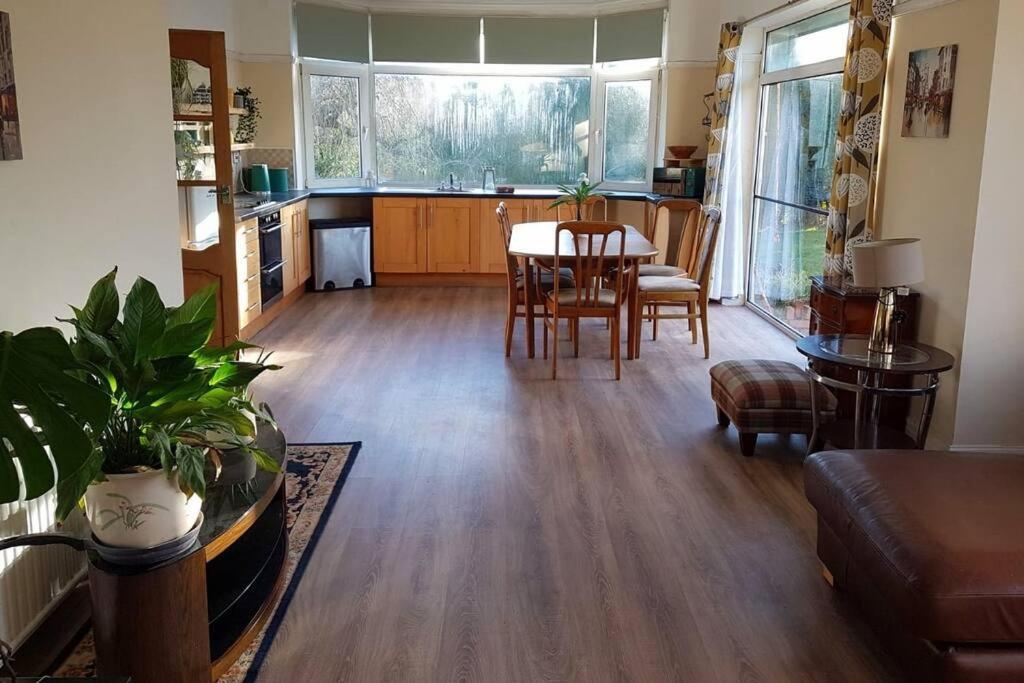 4 Bedroom Country Home Bristol Eksteriør billede
